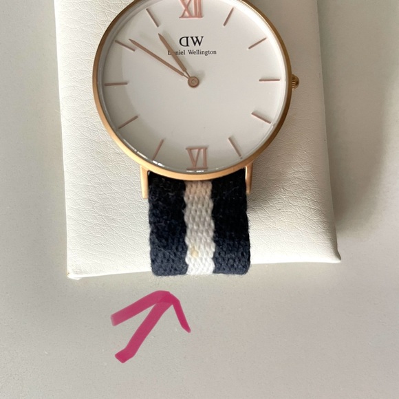Daniel Wellington Watch in Rose Gold with a Navy Blue NATO Strap - Picture 4 of 5